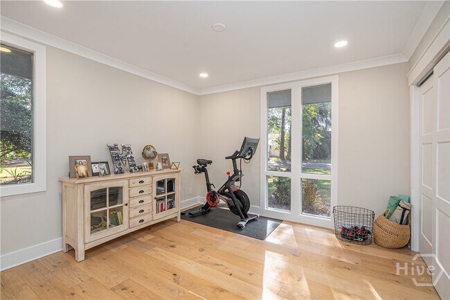 Building Photo - 10 Howley Ln