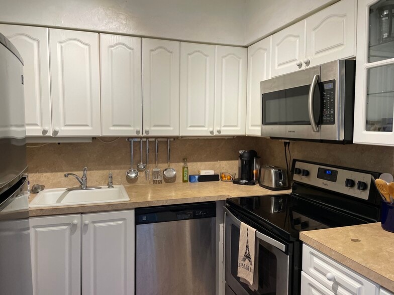 Kitchen - 7441 Wayne Ave