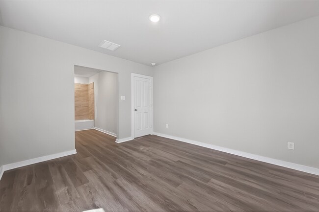 Building Photo - 154 Lakeview Dr