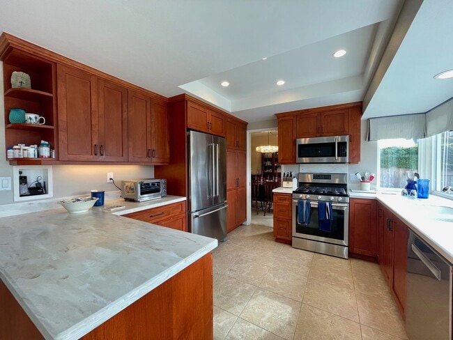 Building Photo - Spacious 4 bedroom 3 bath Home in Beautiful San Carlos