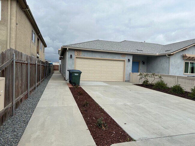 Building Photo - Imperial Beach 2 bed/2 bath home