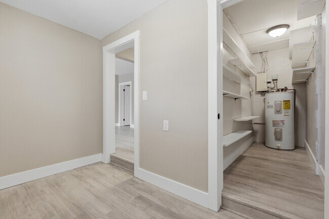 Building Photo - 10568 117 Dr N