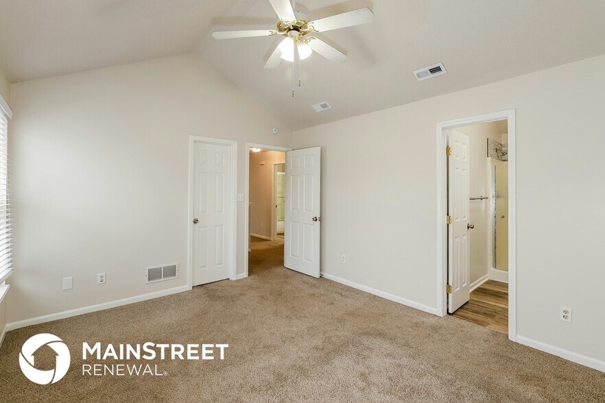 Building Photo - 11115 N Lewis Ave