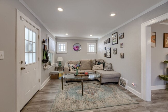 Building Photo - Great 2 bedroom 2 FULL bath home