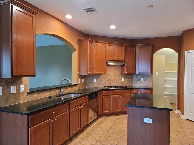 Building Photo - 1901 Woodhaven Ct