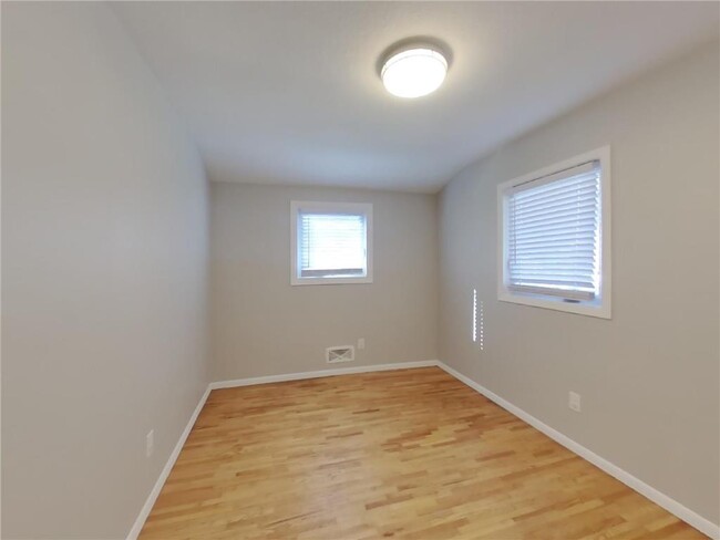 Building Photo - 3136 Nevada Ave S