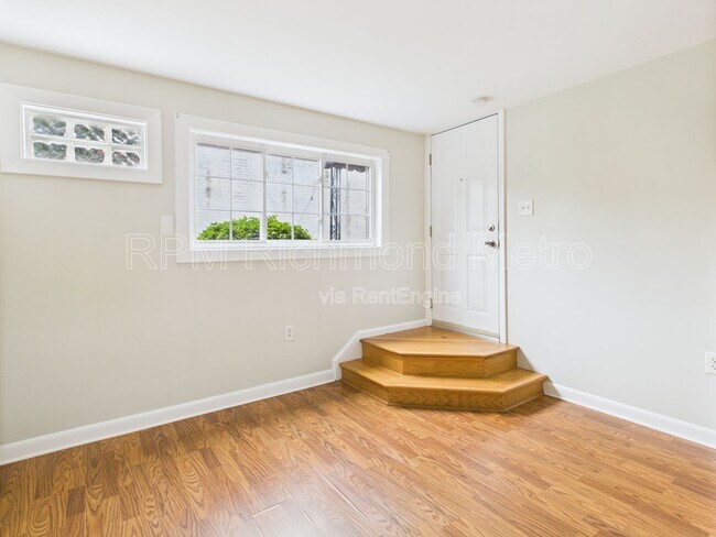 Primary Photo - 4032 MacArthur Ave