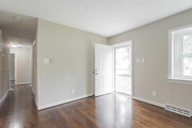 Building Photo - Spacious 4 Bedroom Home in West End Manor – $2,400/mo