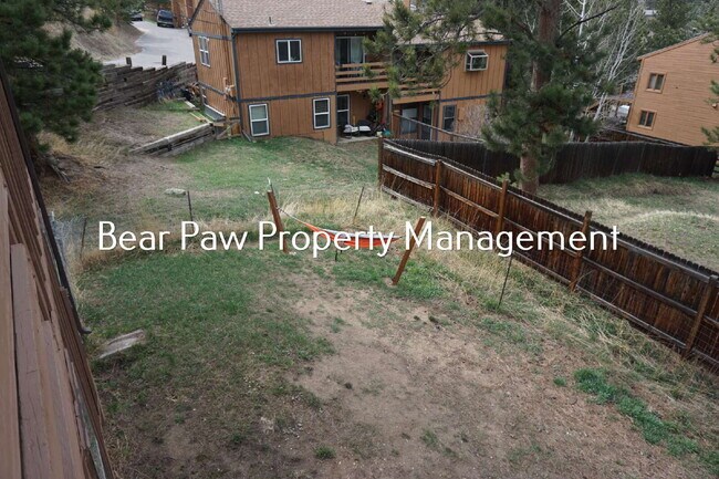 Building Photo - Great Location and Great Neighbors!!