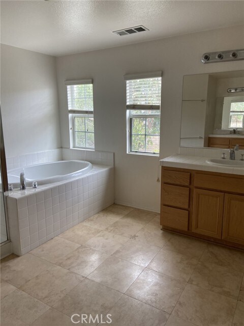 Building Photo - 2467 Taylor Ave