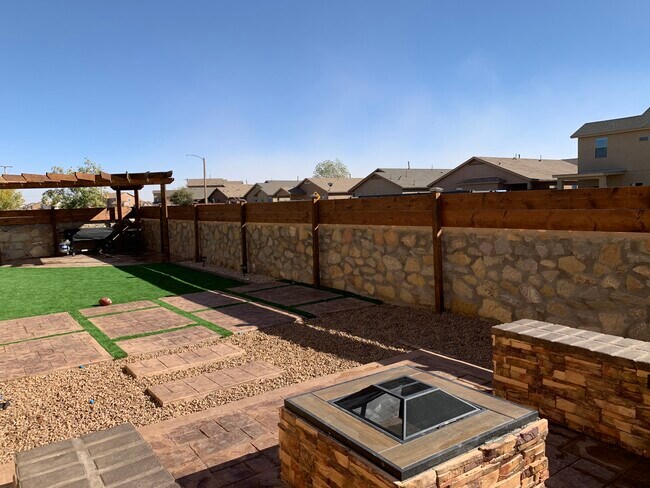 Building Photo - 2600 Snowy Rock Pl