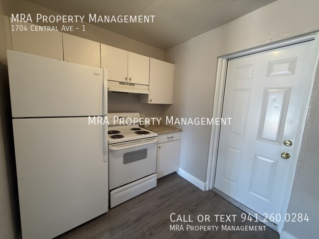 Building Photo - 1704 Central Ave