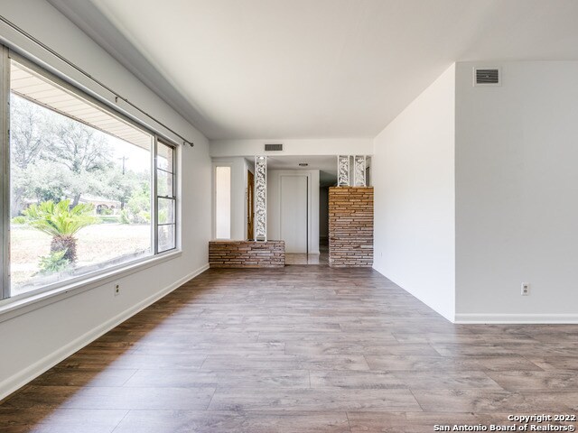 Building Photo - 600 Antler Dr