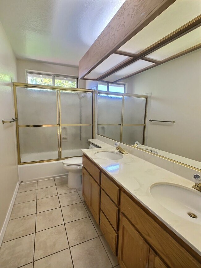 Building Photo - Spacious 4 Bedroom House in Berryessa Area