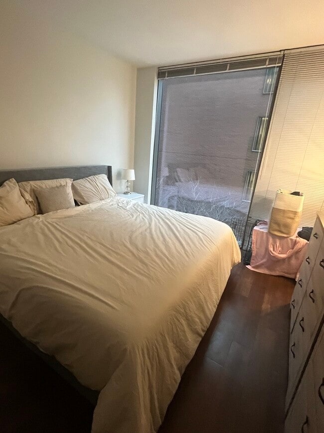 Building Photo - 845 N State St