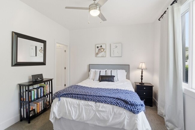 Building Photo - $500 RENT CREDIT if Leased by SEPT 1ST. Location, location, location! Modern Turnkey Townhome Ste...