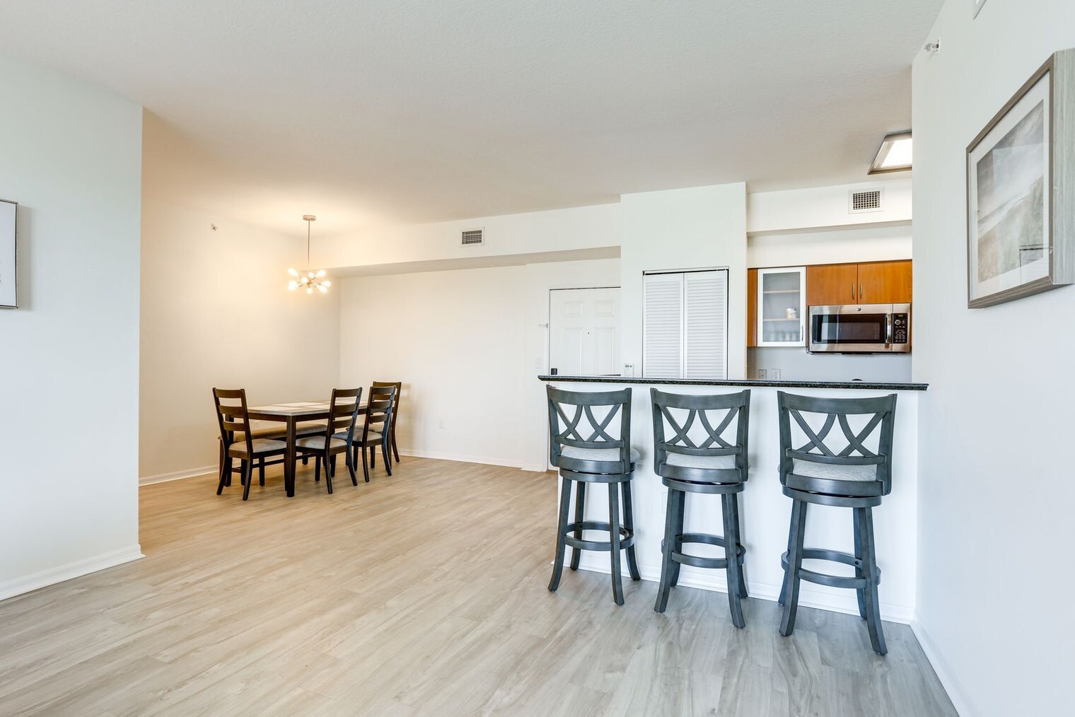 Building Photo - 802 W Windward Way
