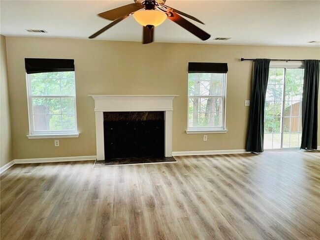 Building Photo - 2430 Mayfair Dr