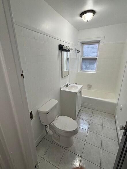 Building Photo - 7935 S Ellis Ave