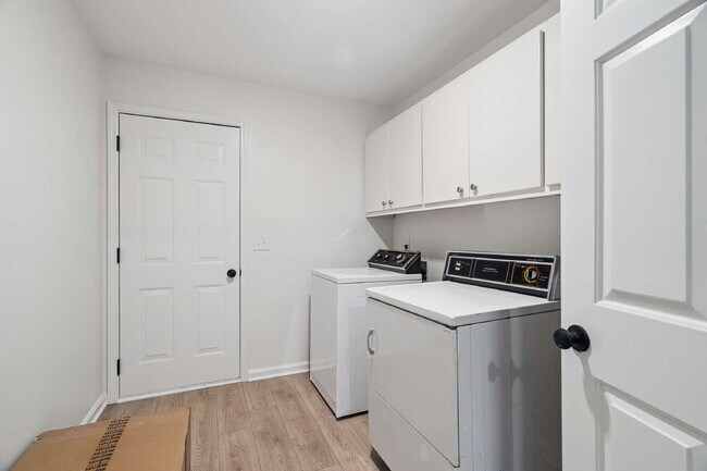 Building Photo - 112 Juniper Dr