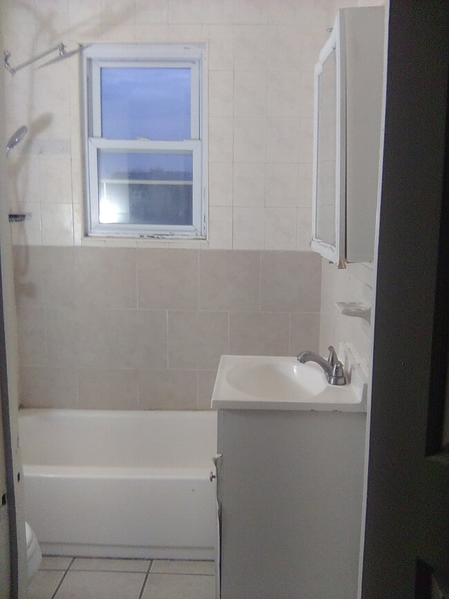 Building Photo - 1 bedroom apartment for rent