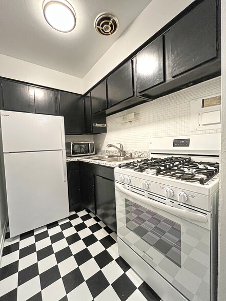 Primary Photo - 742 W Buena Ave