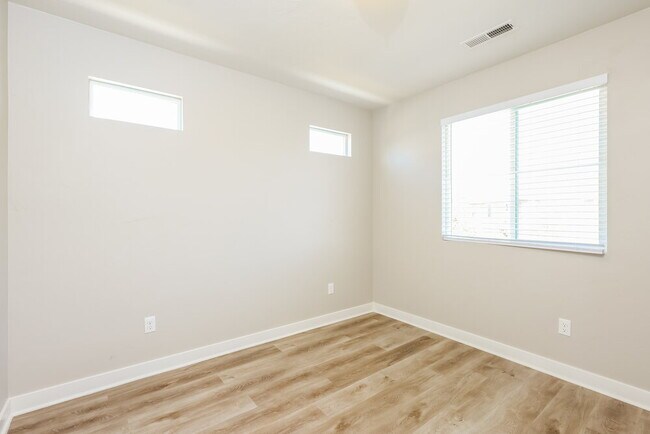 Building Photo - 3448 W Oak Crest Dr