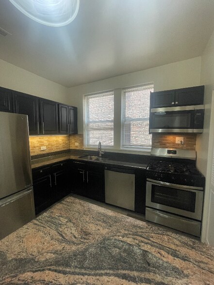 Building Photo - 5115 S Drexel Ave