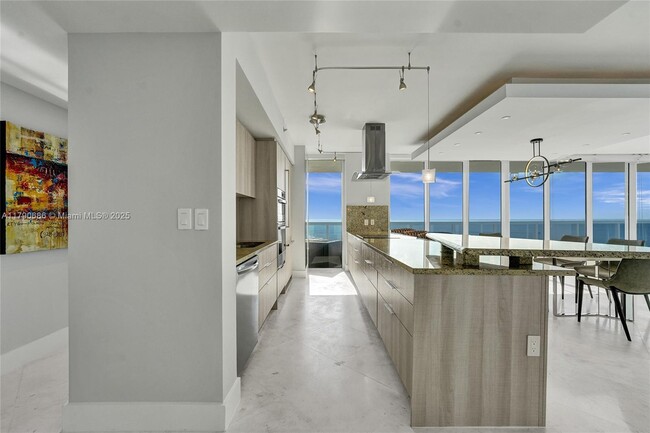 Building Photo - 1830 S Ocean Dr