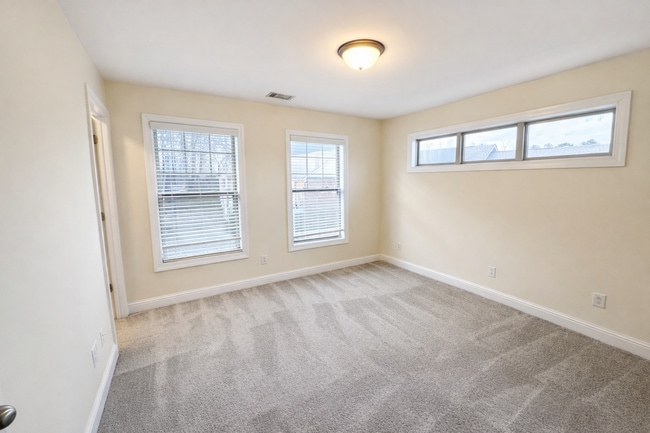 Building Photo - Gated Johns Creek End-Unit Townhome | 3BR / 3.5BA | Minutes to Avalon & GA-400