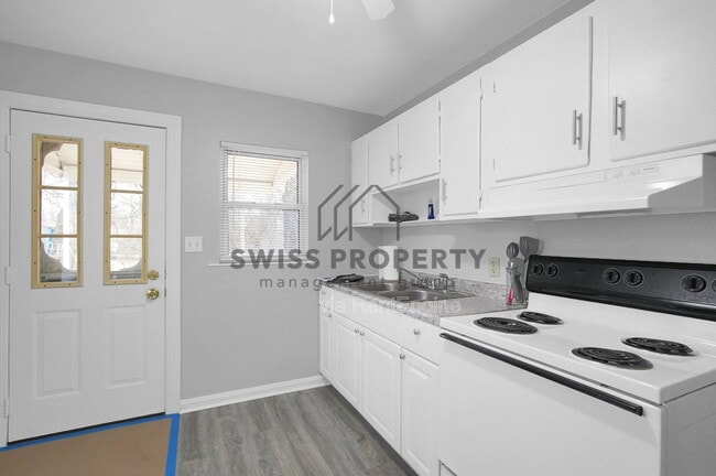 Building Photo - 2229 Middlehurst Dr