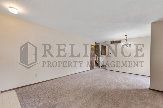 Building Photo - 2241 S White Oak Dr