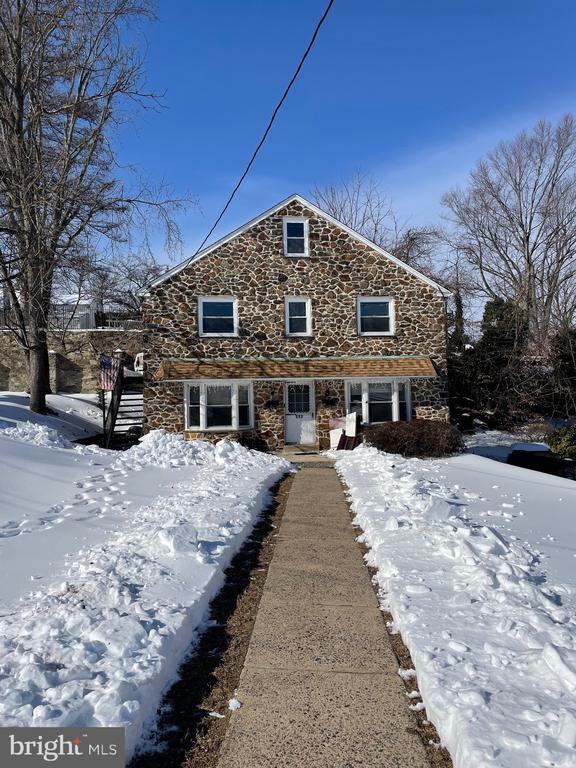 Building Photo - 134 4th Ave