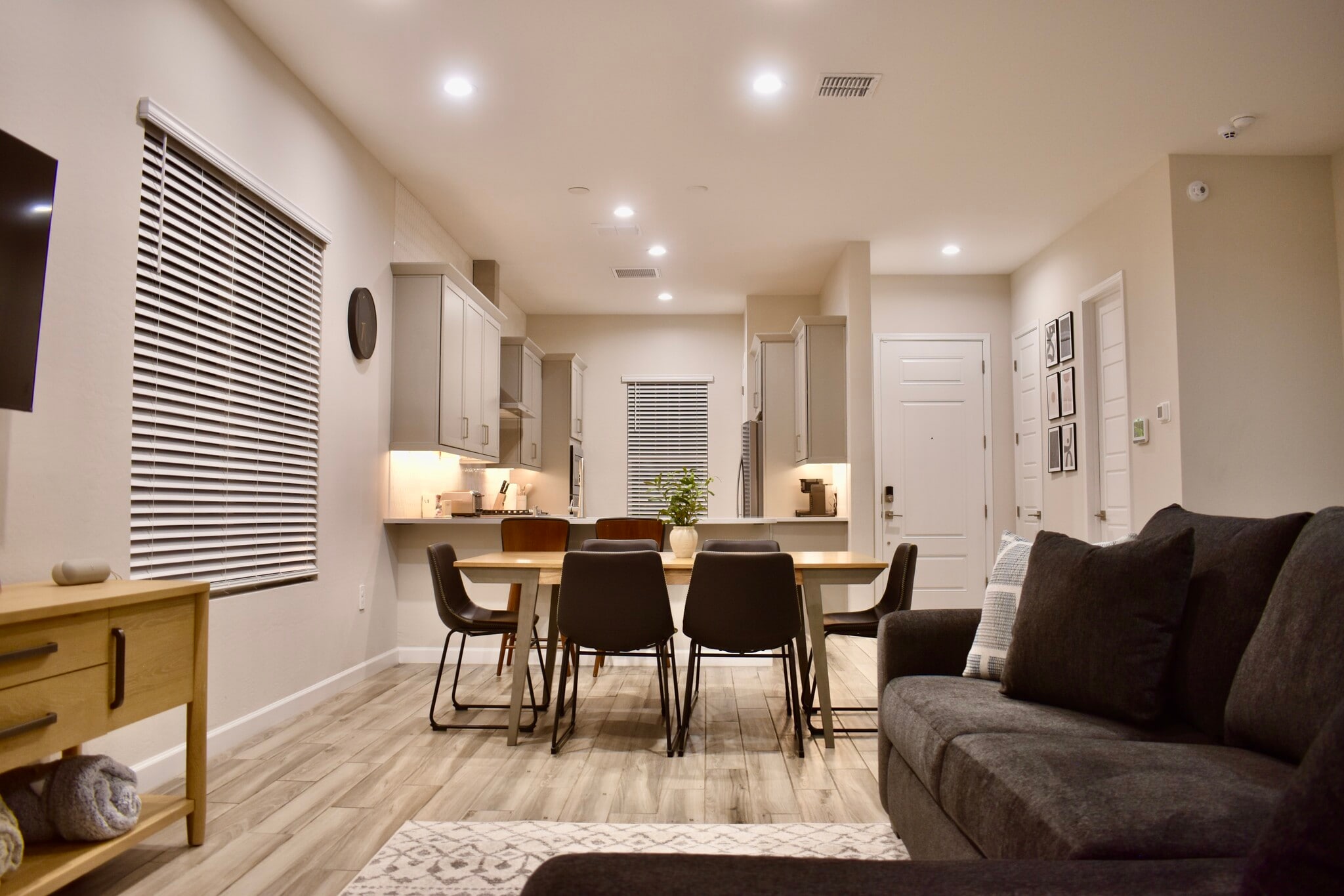 Building Photo - 5128 E Coolbrook Ave