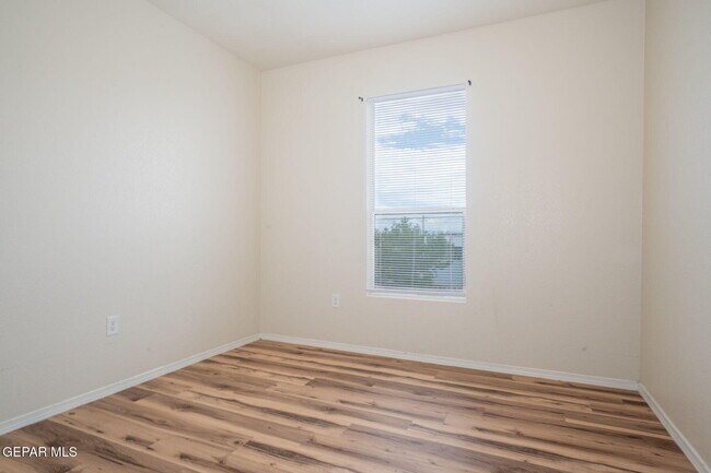 Building Photo - 5030 Fairbanks Dr