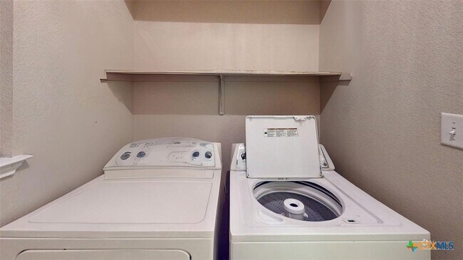 Building Photo - 6705 Rosita Oak Dr