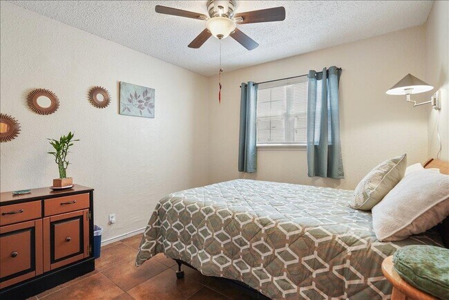 Building Photo - 4611 Cedargrove Dr