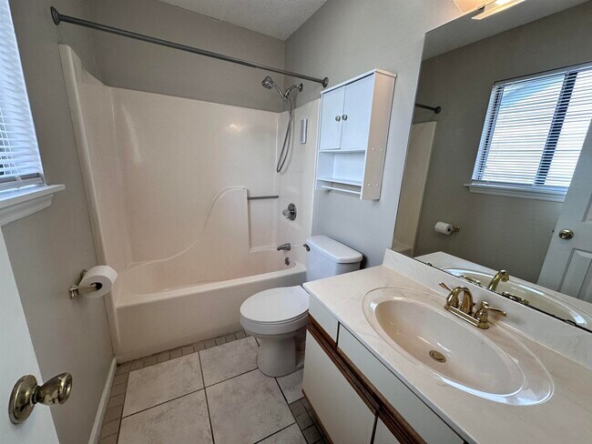 Building Photo - 6536 Valene Ct