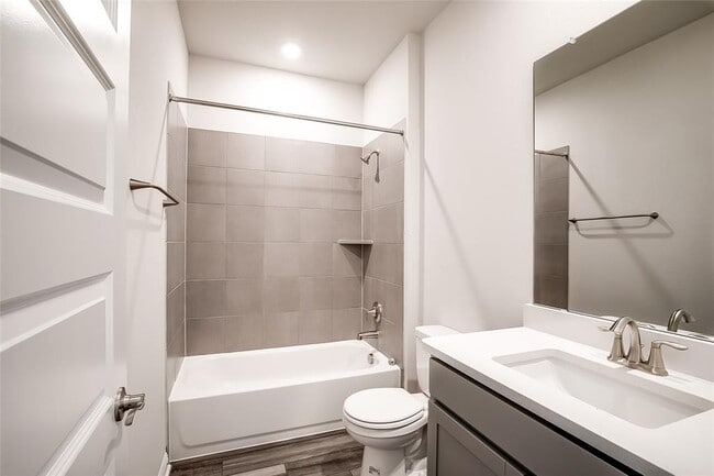 Building Photo - 107 Greenspire Downs Dr