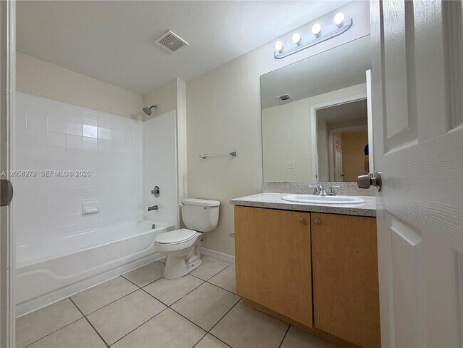 Building Photo - 5016 Lantana Rd