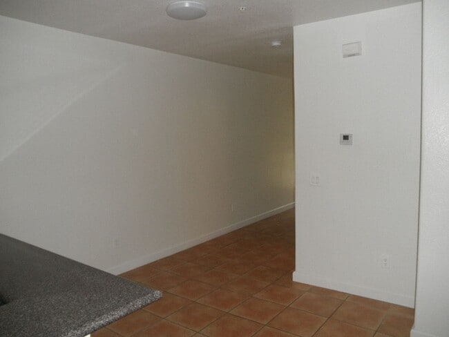 Building Photo - Shoma Townhomes
