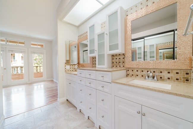 Building Photo - 3547 Cameo Dr
