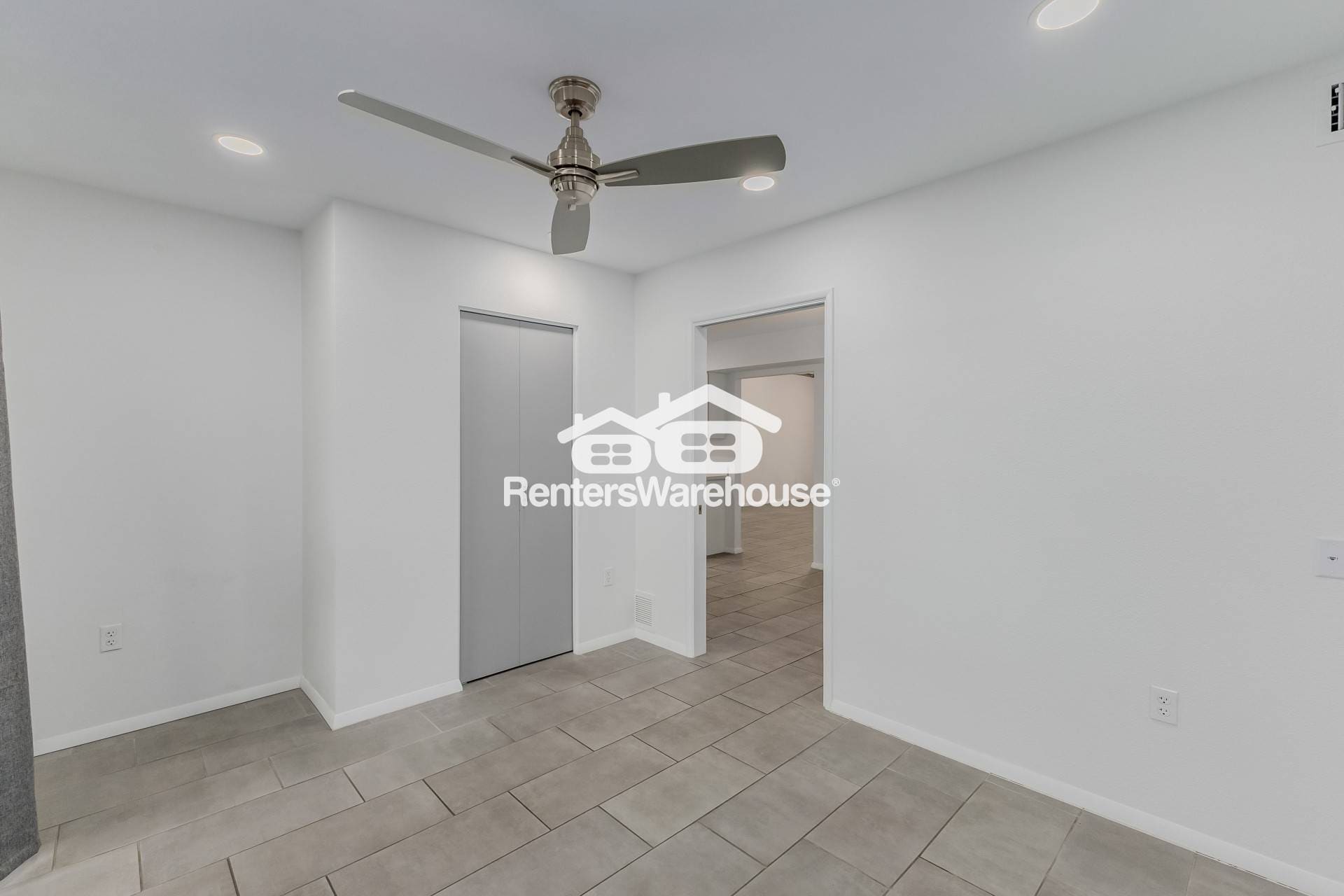 Building Photo - 13211 N Cedar Dr