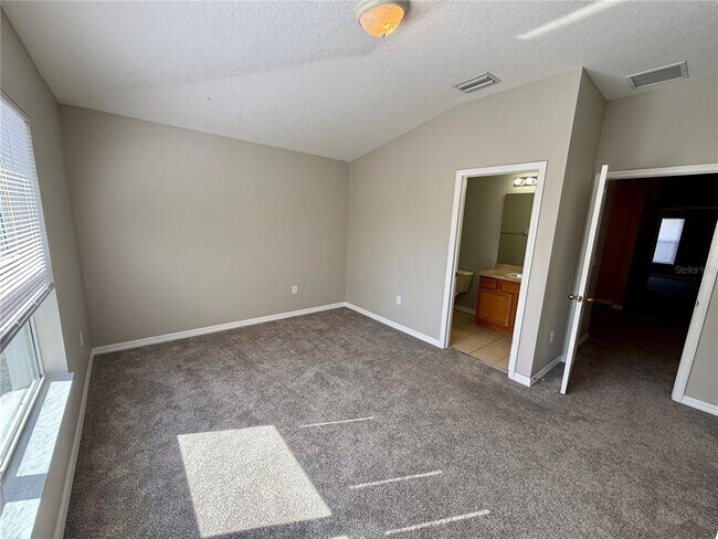 Building Photo - 1040 Sleepy Oak Dr