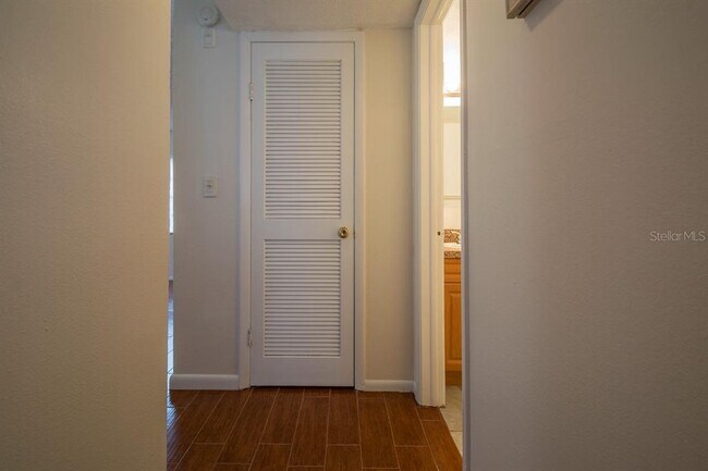 Building Photo - 5221 Bayshore Blvd