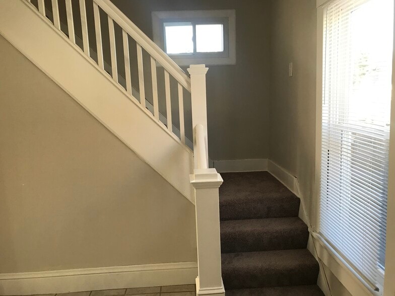 Building Photo - 1320 25th St