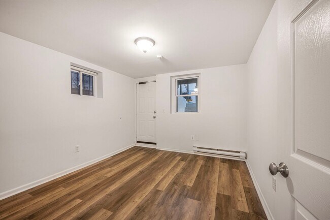 Building Photo - Available now! 2 Bed 2 Bath in Adams Morga...