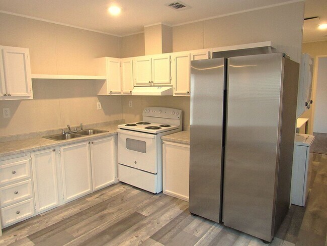 Building Photo - Conveniently Located Northeast Houston Are...