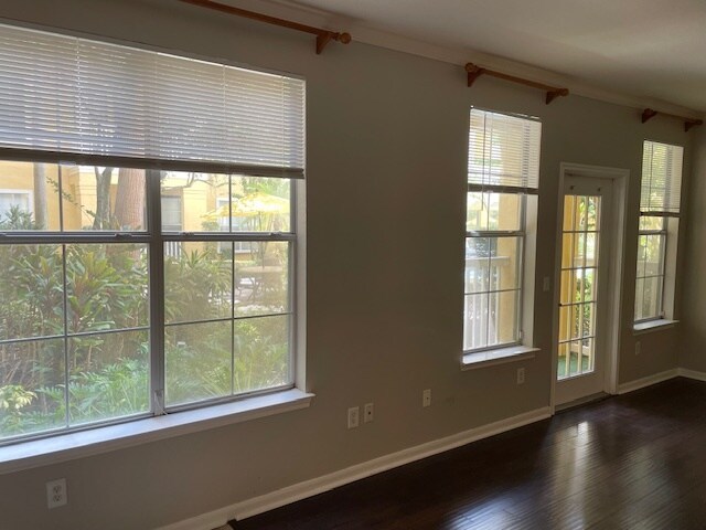 Building Photo - 860 N Orange Ave