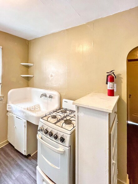 Building Photo - 3812 Drexel Dr